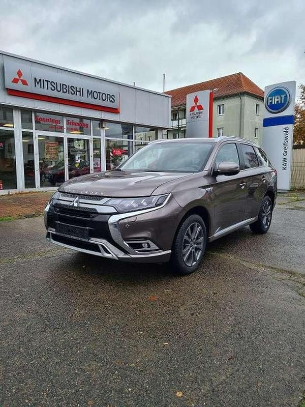 Granitbraun Gebraucht 2019 Mitsubishi Outlander P-HEV Plus SUV | 24.500 € (Etwas zu teuer) - Bild 1/4