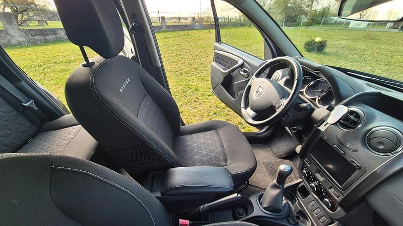 Second-hand Dacia Duster 105 CP (77 kW) 2014 Negru SUV