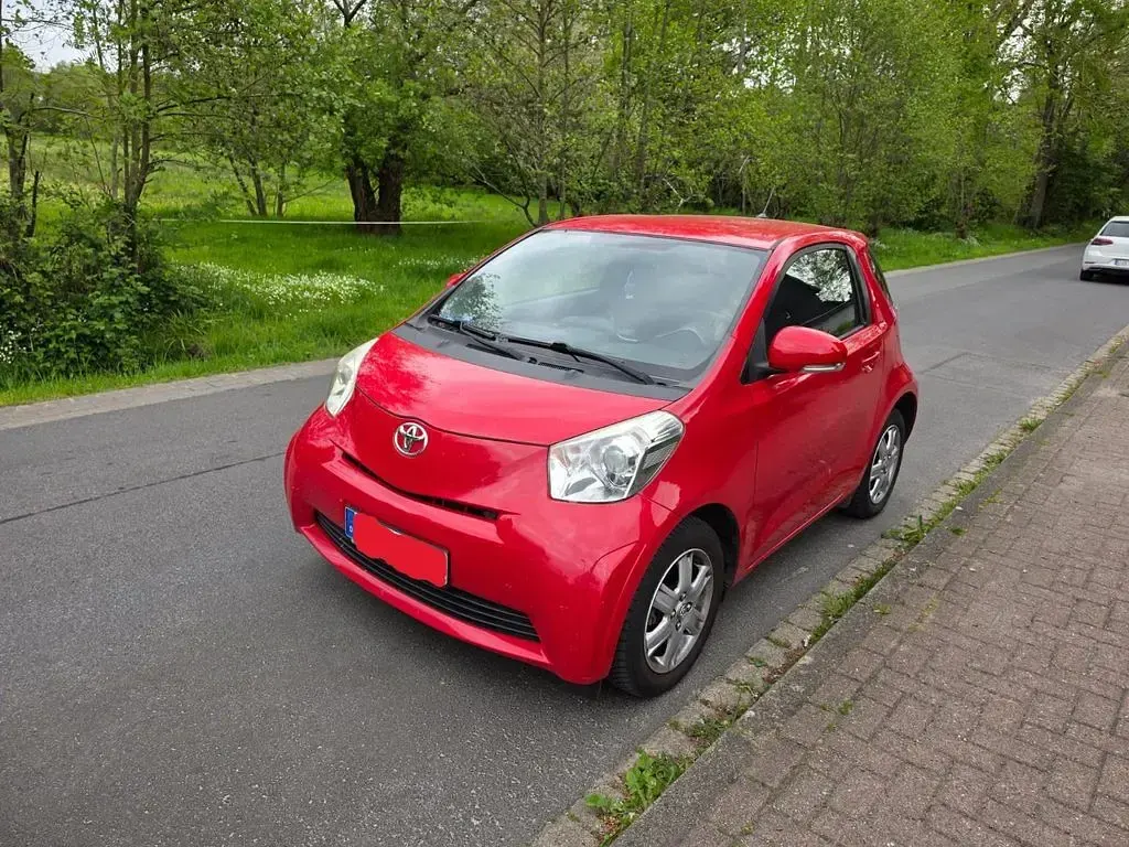 Gebraucht Toyota iQ 68 PS (50 kW) 2009 Rot Kleinwagen
