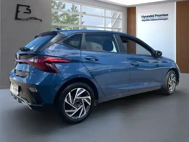 Gebraucht Hyundai i20 Trend 101 PS (74 kW) 2025 Blau Kleinwagen