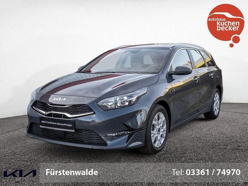 Grau Gebraucht 2024 Kia Ceed Vision Kleinwagen | 23.490 € (Guter Preis) - Bild 1/4
