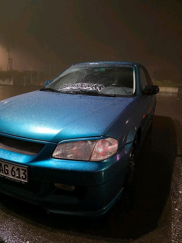 Gebraucht Mazda 323 131 PS (96 kW) 1999 Limousine