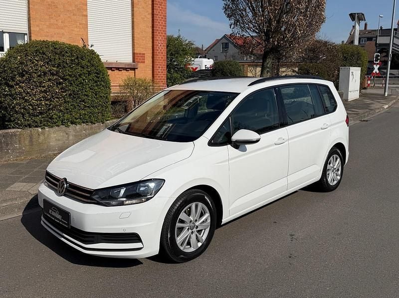 Gebraucht VW Touran 116 PS (85 kW) 2019 Weiß Van / Kleinbus