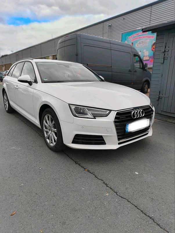Weiß Gebraucht 2017 Audi A4 Kombi | 17.500 € (Teuer) - Bild 1/4
