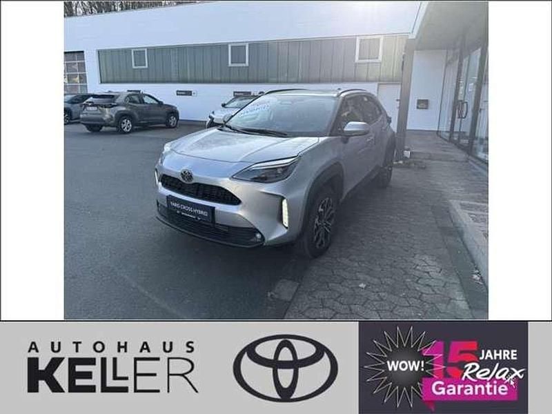 Schimmering silber metallic Neu 2025 Toyota Yaris Cross SUV | 31.460 € (Fairer Preis) - Bild 1/4
