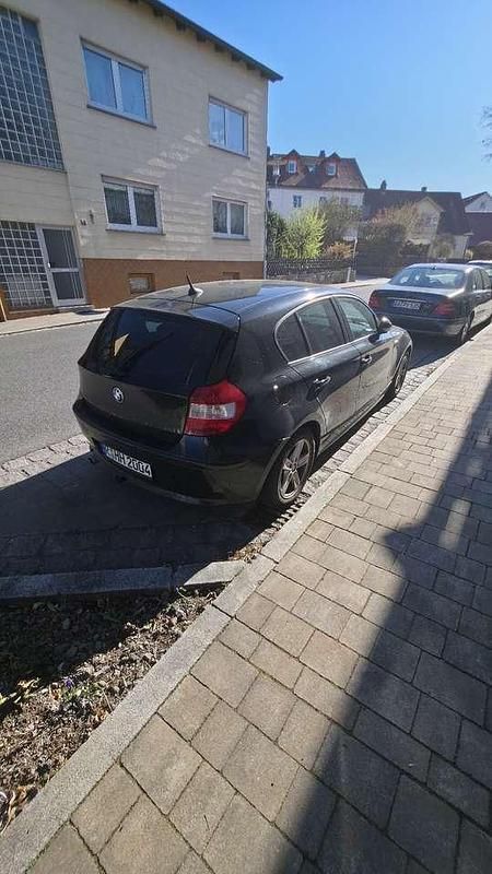Gebraucht BMW 118 122 PS (89 kW) 2005 Schwarz Kleinwagen