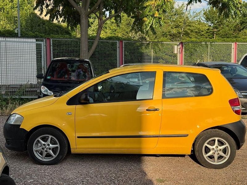 Gebraucht VW Fox Basis 54 PS (39 kW) 2009 Gelb Kleinwagen