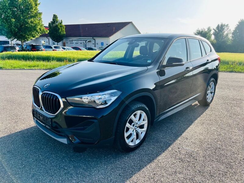 Schwarz ii Gebraucht 2020 BMW X1 Advantage SUV | 19.450 € (Guter Preis) - Bild 1/4