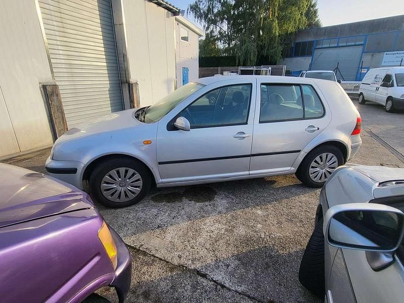 Gebraucht VW Golf IV Edition 102 PS (75 kW) 2001 Silber Limousine