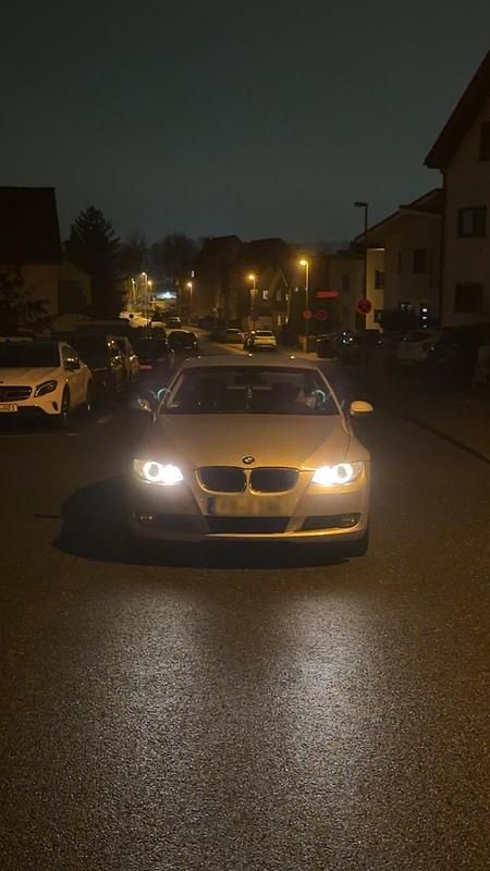 Gebraucht BMW 320 170 PS (125 kW) 2007 Silber Coupé