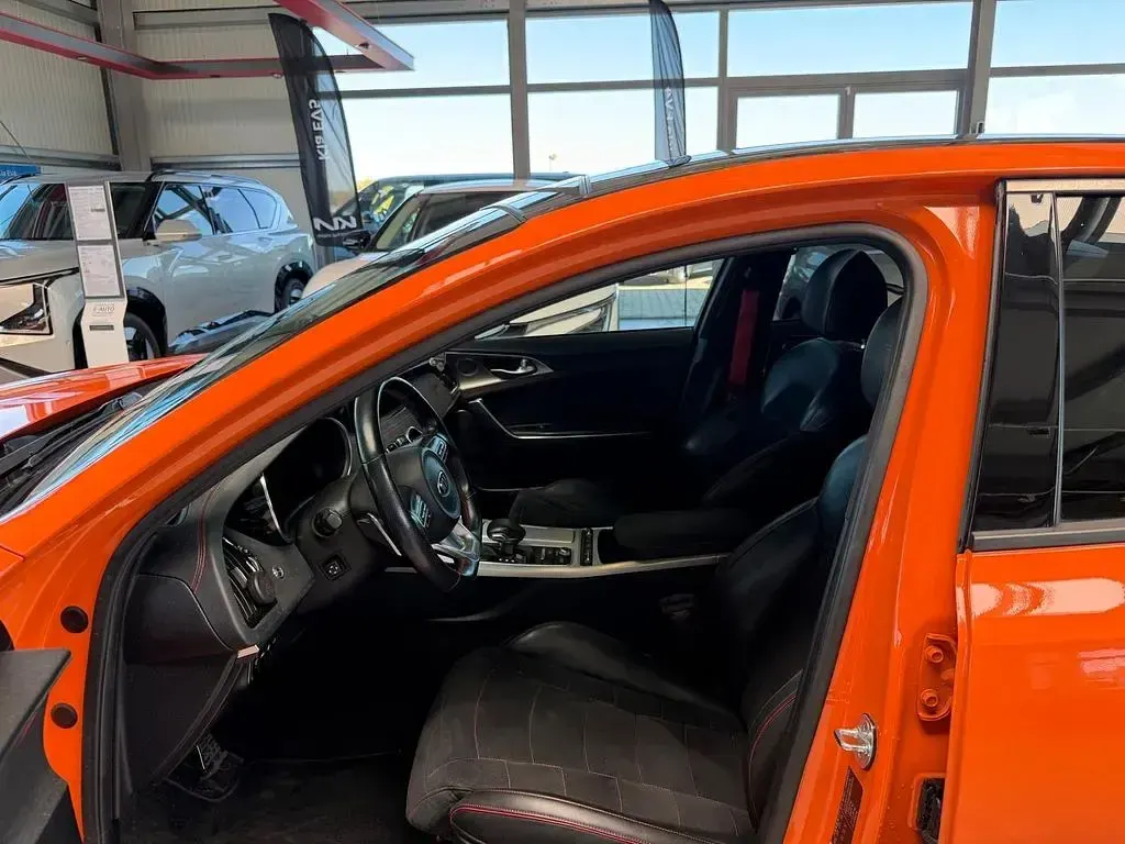 Gebraucht Kia Stinger GT 366 PS (269 kW) 2021 Orange Kleinwagen