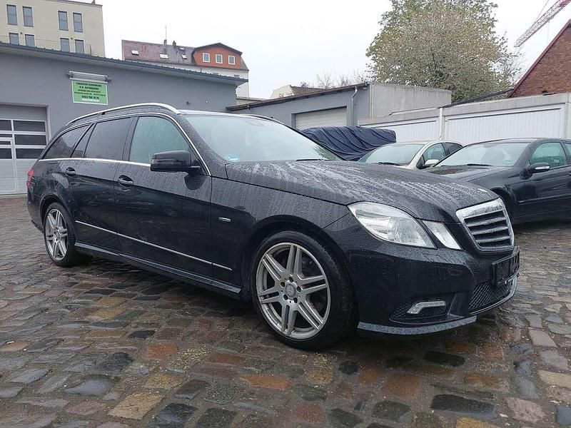 Gebraucht Mercedes E350 Avantgarde 231 PS (169 kW) 2010 Obsidianschwarz  metalliclack Kombi