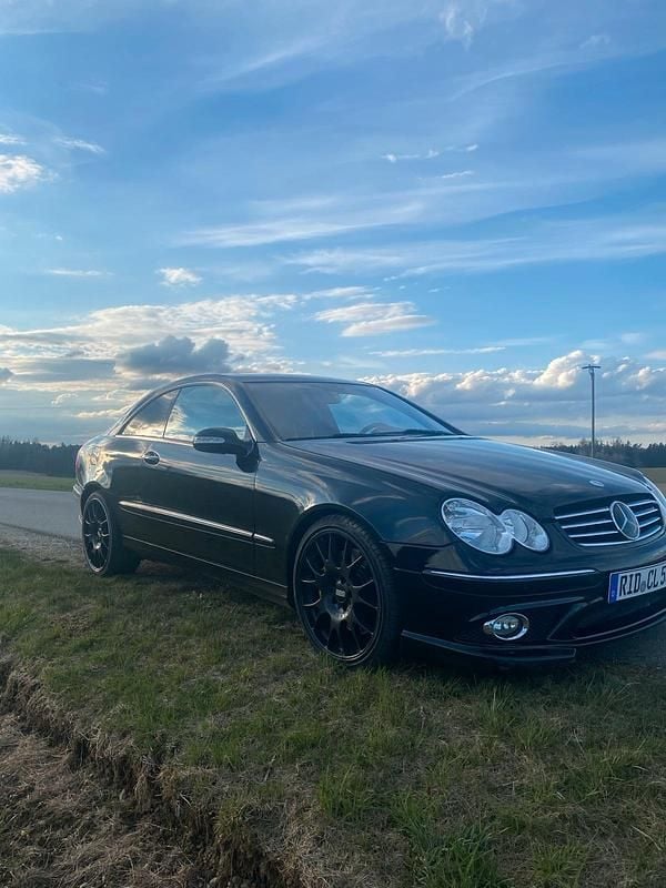 Schwarz Gebraucht 2004 Mercedes CLK500 Avantgarde Coupé | 8.790 € (Fairer Preis) - Bild 1/4