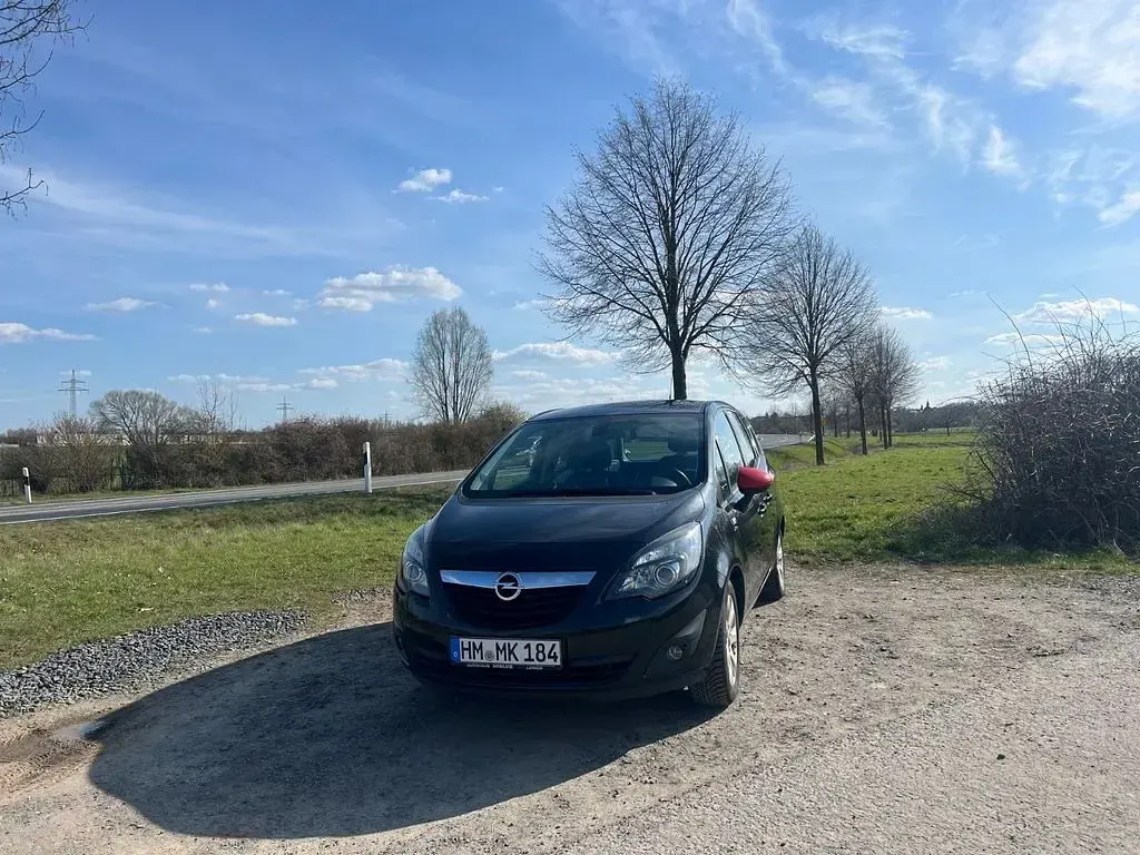 Używany Opel Meriva Edition 140 KM (102 kW) 2013 Czarny Minivan