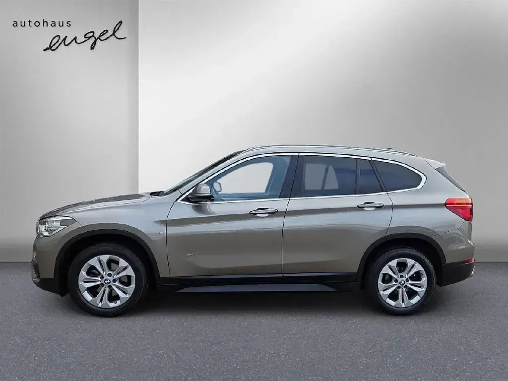 Gebraucht BMW X1 Advantage 140 PS (102 kW) 2018 Platinsilber metallic (metallic) SUV