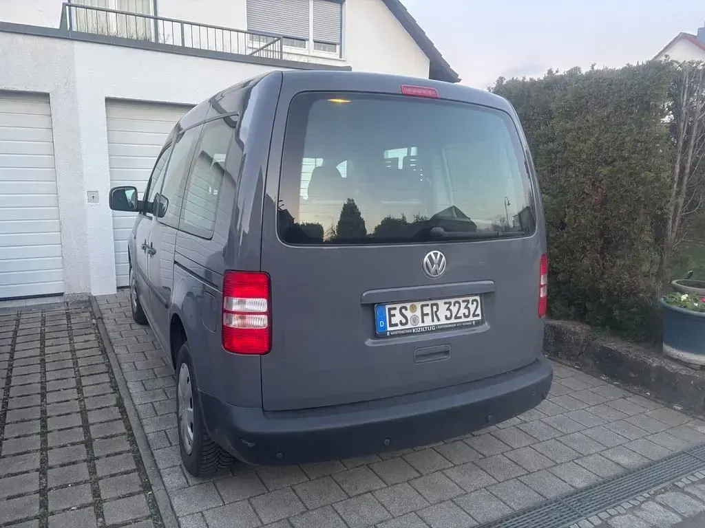 Usata VW Caddy Trendline 105 CV (77 kW) 2012 Grigio Monovolume