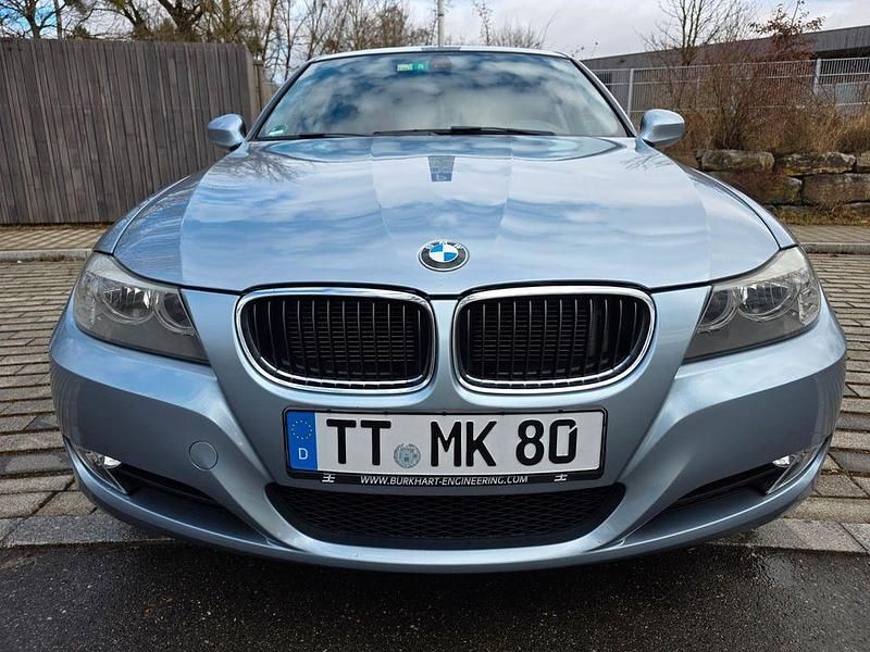 Gebraucht BMW 320 170 PS (125 kW) 2012 Blau Kombi