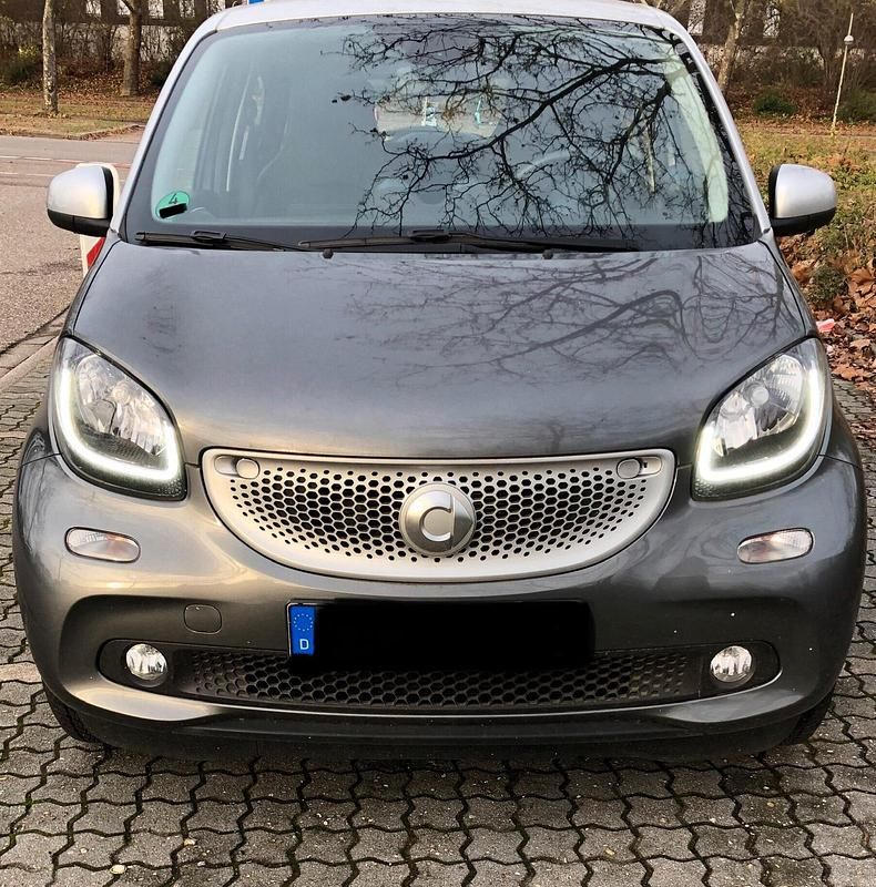 Grau Gebraucht 2015 Smart ForFour Prime Kleinwagen | 12.500 € (Fairer Preis) - Bild 1/4