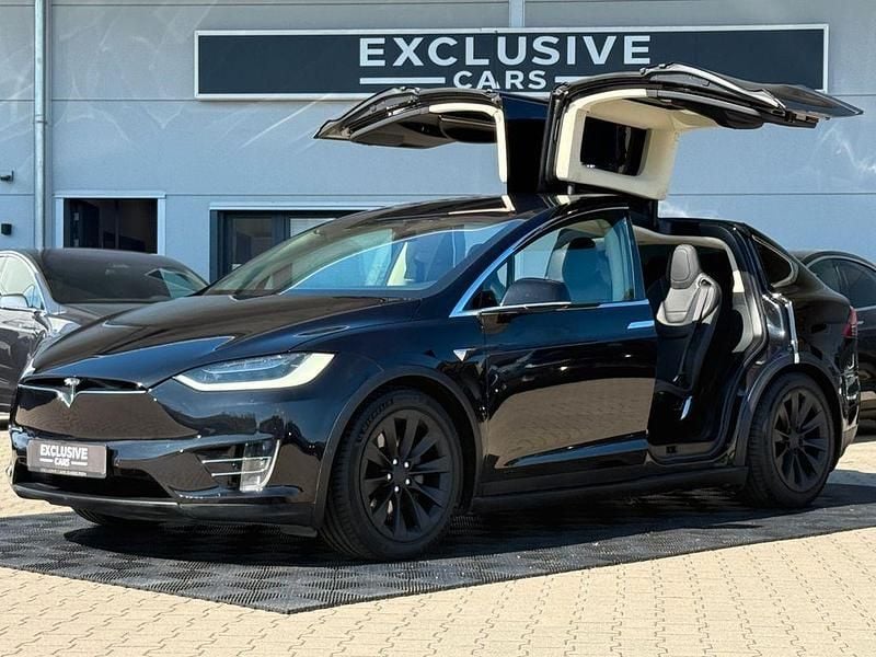 Obsidian black metallic Gebraucht 2017 Tesla Model X SUV | 44.950 € - Bild 1/4