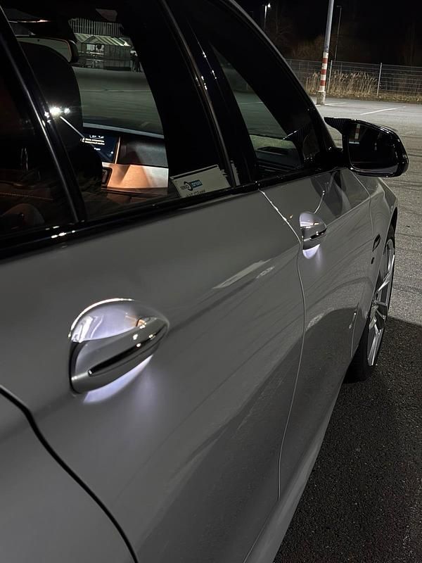 Gebraucht BMW 520 190 PS (139 kW) 2015 Grau Kombi