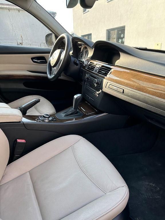 Gebraucht BMW 330 245 PS (180 kW) 2012 Schwarz Kombi