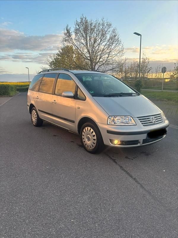 Second-hand VW Sharan 116 CP (85 kW) 2003 Argintiu Monovolum