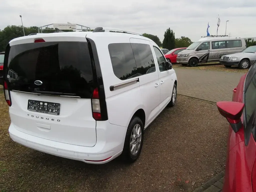 Gebraucht Ford Tourneo Connect Titanium 122 PS (89 kW) 2022 Weiß Van / Kleinbus