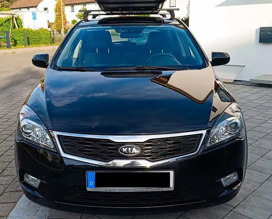 Usado Kia Ceed Edition 7 90 CV (66 kW) 2011 Negro Utilitario