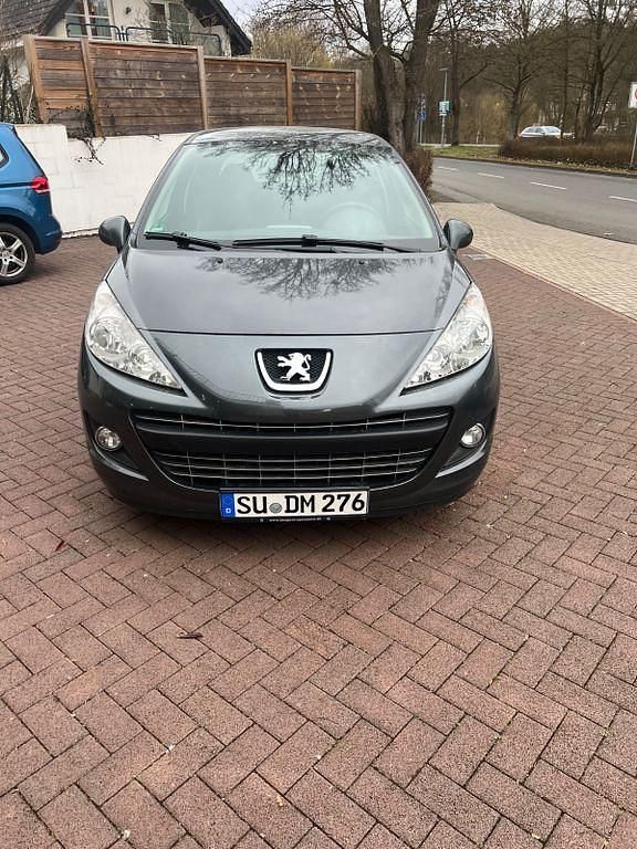 Grau Gebraucht 2011 Peugeot 207 CC Active Cabrio | 3.999 € (Fairer Preis) - Bild 1/4