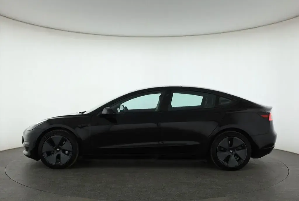 Käytetty Tesla Model 3 324 kW (441 HP) 2021 Musta Sedan