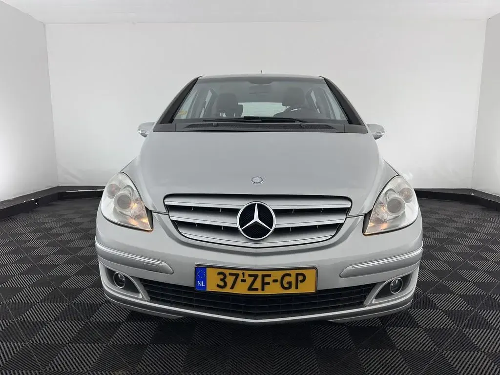 Gebraucht Mercedes B180 109 PS (80 kW) 2008 Grau Van / Kleinbus