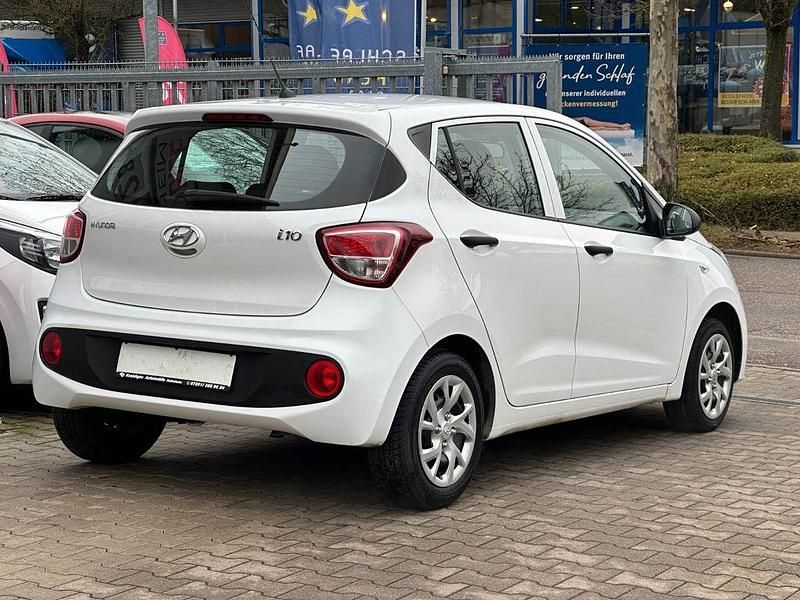 Gebraucht Hyundai i10 67 PS (49 kW) 2019 Weiß Kleinwagen