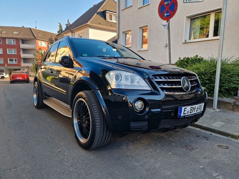 Schwarz Gebraucht 2007 Mercedes ML420 AMG SUV | 7.499 € - Bild 1/4