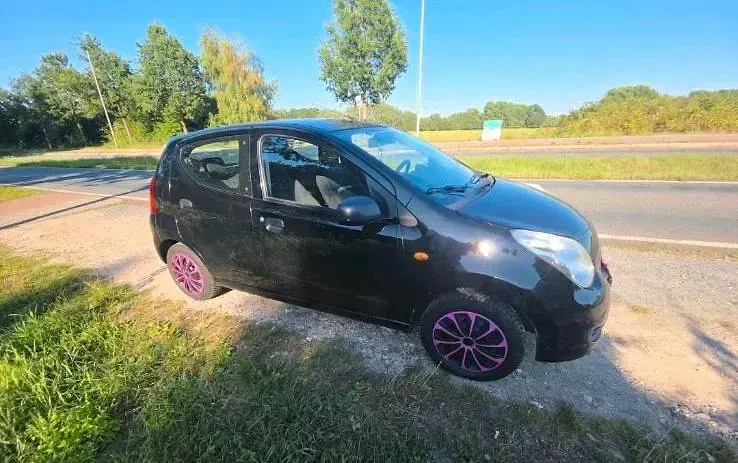 Gebraucht Suzuki Alto 68 PS (50 kW) 2012 Schwarz Kleinwagen