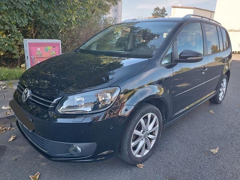 Schwarz Gebraucht 2015 VW Touran Cup Van / Kleinbus | 11.490 € (Fairer Preis) - Bild 1/4
