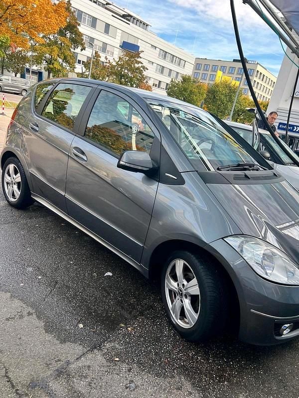 Grau Gebraucht 2009 Mercedes A150 Kleinwagen | 2.500 € (Fairer Preis) - Bild 1/4