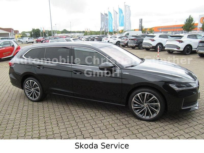 Gebraucht Skoda Superb 150 PS (110 kW) 2024 Ebony schwarz metallic Kombi