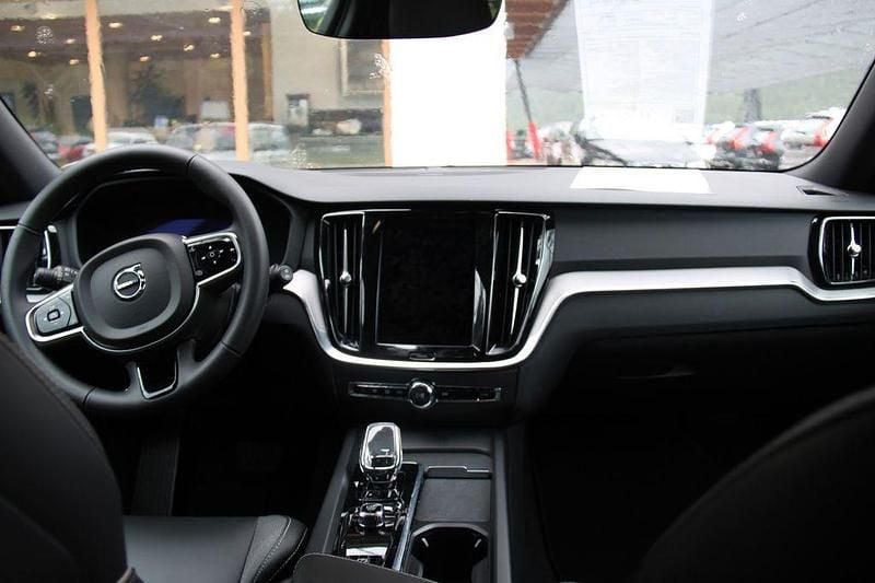 Gebraucht Volvo V60 CC Plus 250 PS (183 kW) 2024 Silber Kombi