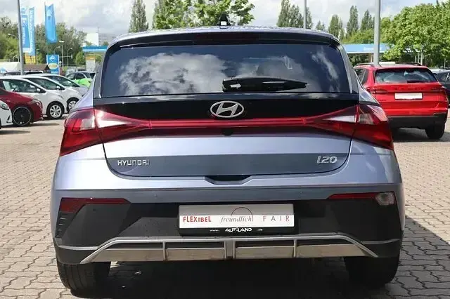 Neu Hyundai i20 Blackline 90 PS (66 kW) 2026 Gelb Kleinwagen