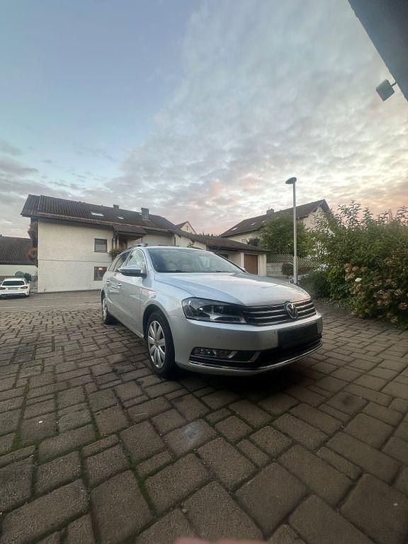 Silber Gebraucht 2012 VW Passat Trendline Kombi | 7.500 € (Fairer Preis) - Bild 1/4