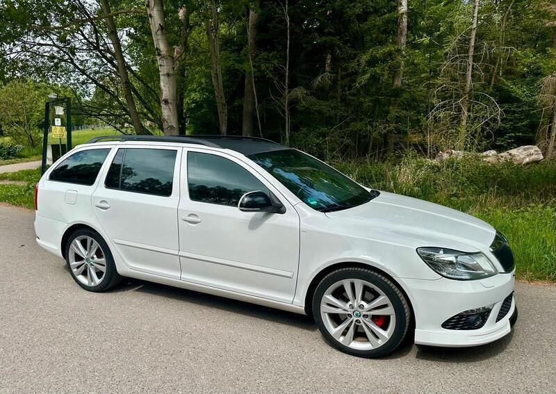 Weiß Gebraucht 2012 Skoda Octavia RS Kombi | 9.900 € (Guter Preis) - Bild 1/4