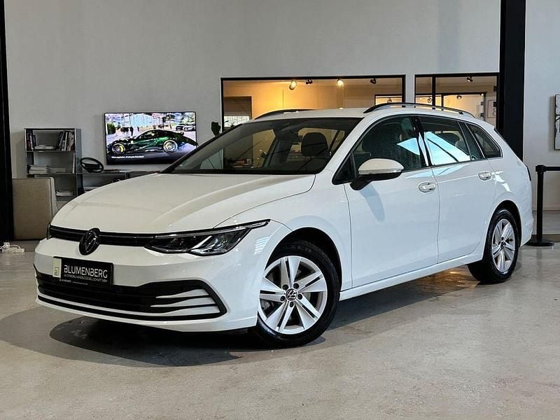 Weiß Gebraucht 2023 VW Golf VIII Life Kombi | 22.980 € (Guter Preis) - Bild 1/4