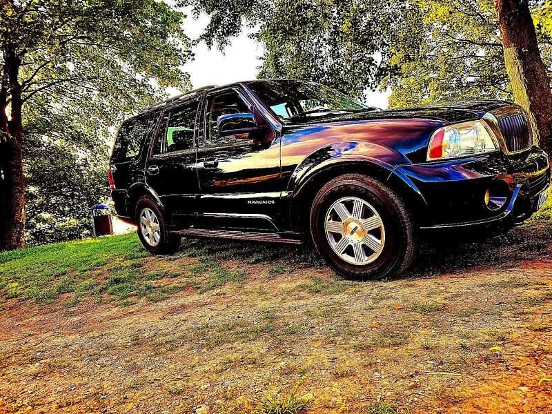 Schwarz Gebraucht 2002 Lincoln Navigator SUV | 9.899 € (Fairer Preis) - Bild 1/4