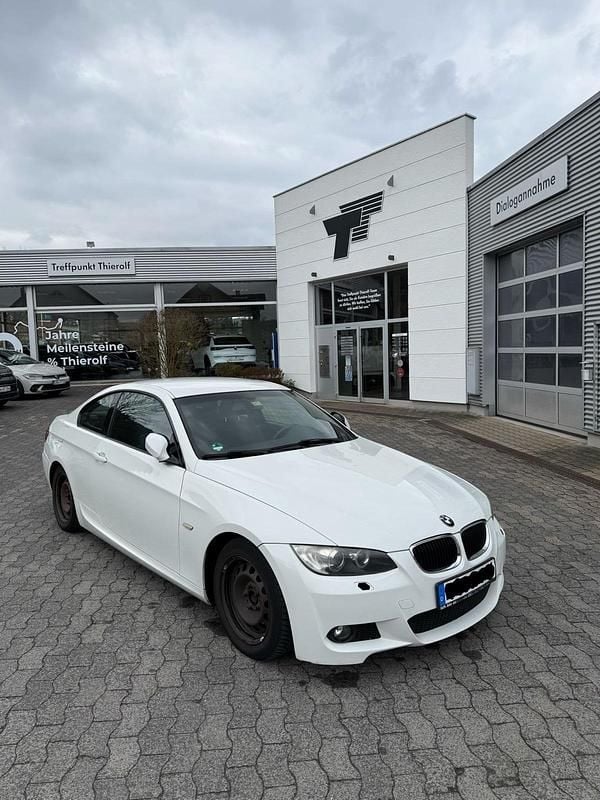 Gebraucht BMW 320 177 PS (130 kW) 2009 Weiß Coupé