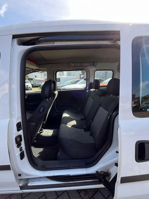 Gebraucht Opel Combo 94 PS (69 kW) 2010 Weiß Van / Kleinbus
