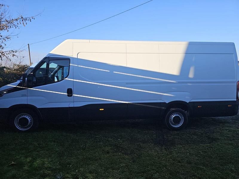 Gebraucht Iveco Daily 136 PS (100 kW) 2022 Weiß Limousine