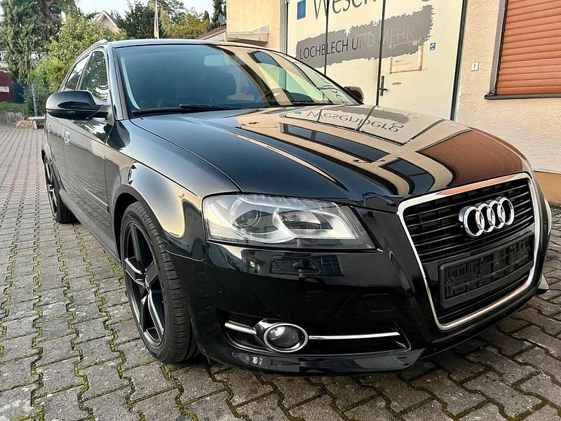 Schwarz Gebraucht 2013 Audi A3 Sportback Attraction Limousine | 6.850 € (Superpreis) - Bild 1/4