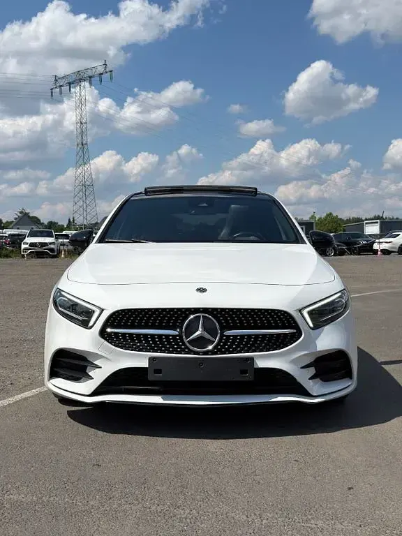 Gebraucht Mercedes A180 AMG 136 PS (100 kW) 2022 Weiß Limousine