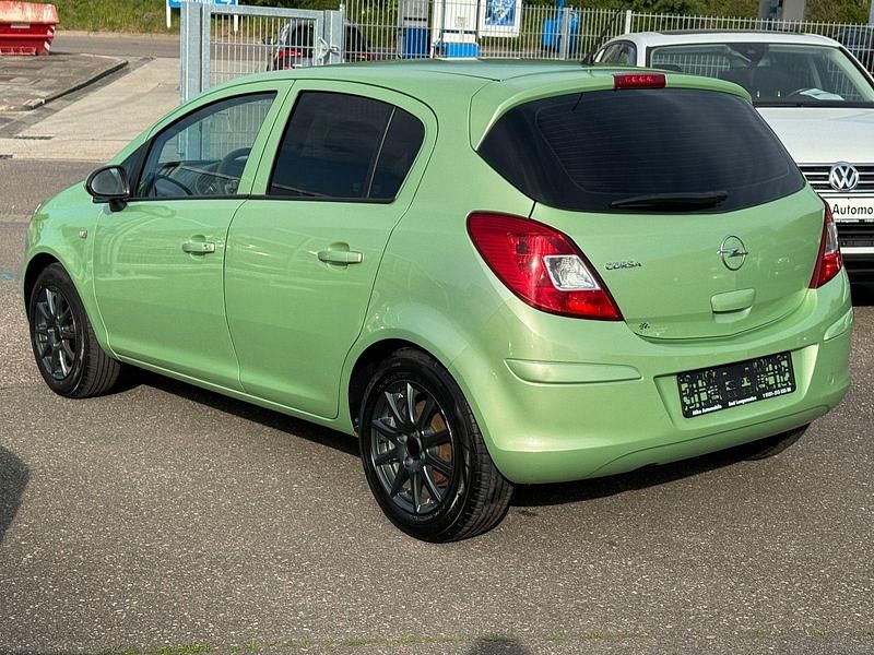 Second-hand Opel Corsa Edition 80 CP (58 kW) 2009 Verde Hatchback