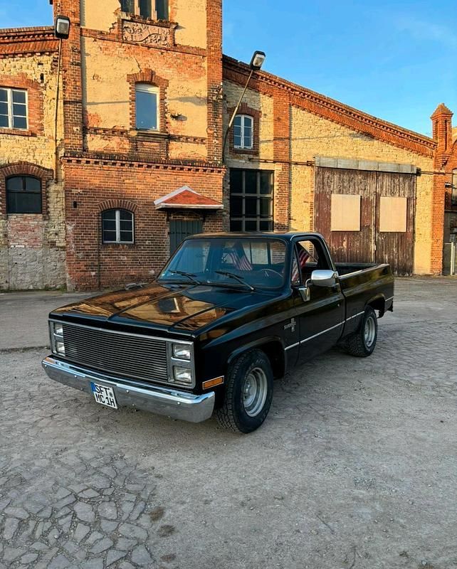 Schwarz Gebraucht 1986 Chevrolet Silverado SUV | 15.350 € - Bild 1/4